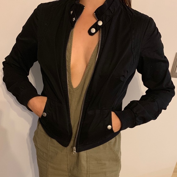 Black bomber jacket. - Picture 3 of 3